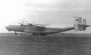 Посадка Ан-22 СССР-09308